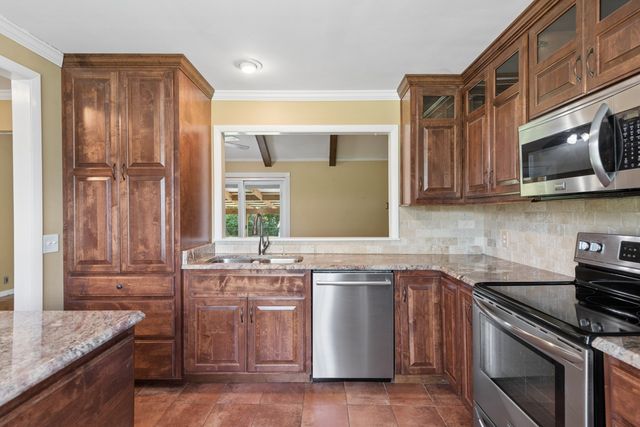 121 Bostring Dr, Hendersonville, TN 37075