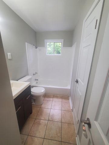 4530 BEACON HILL DR, Memphis, TN 38127