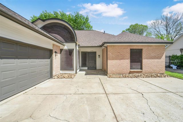 2126 Windmill Drive, Richmond, TX 77406