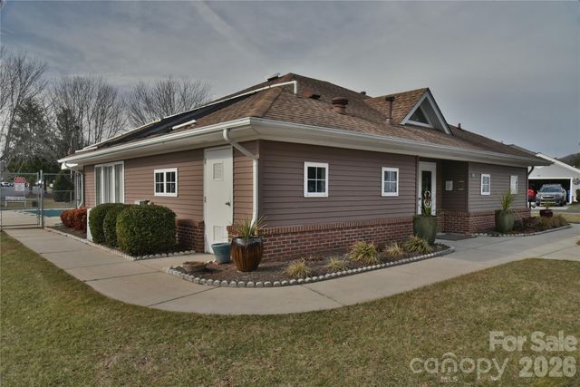 4 Heather Way B, Candler, NC 28715