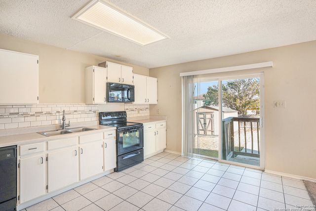 7935 Chestnut Barr, Converse, TX 78109