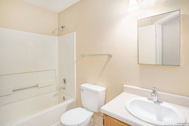 7935 Chestnut Barr, Converse, TX 78109