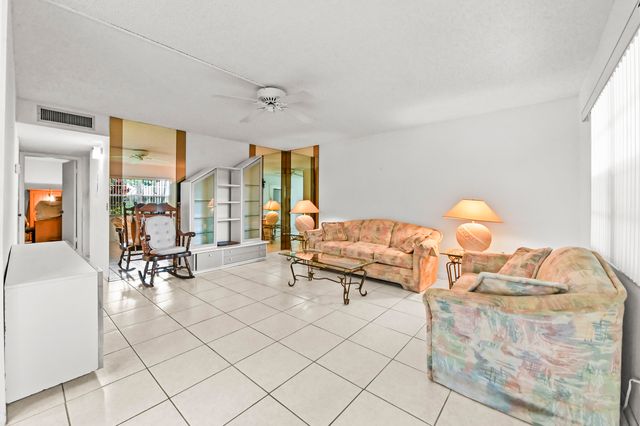 20 Flanders A, Delray Beach, FL 33484