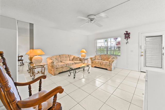 20 Flanders A, Delray Beach, FL 33484