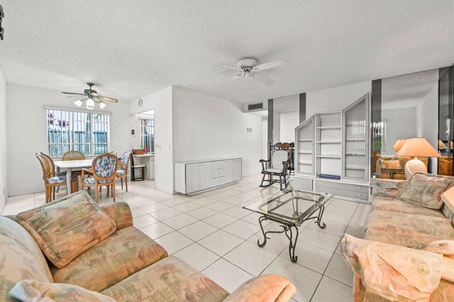 20 Flanders A, Delray Beach, FL 33484