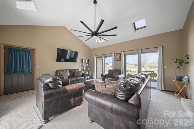 100 Forest Park Drive, Hendersonville, NC 28792