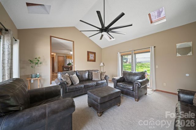 100 Forest Park Drive, Hendersonville, NC 28792