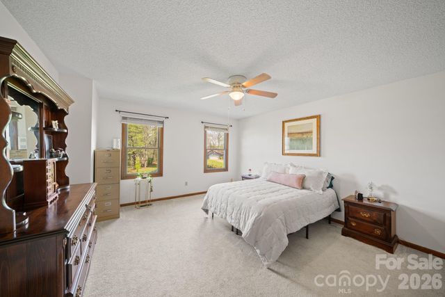 100 Forest Park Drive, Hendersonville, NC 28792