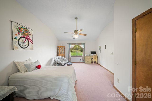 100 Forest Park Drive, Hendersonville, NC 28792