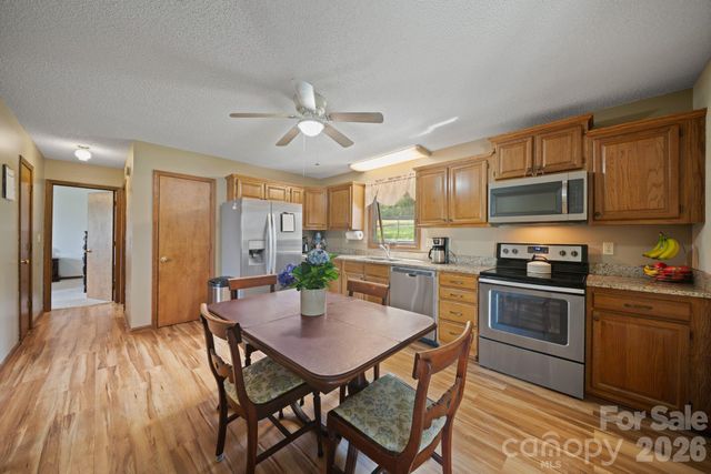 100 Forest Park Drive, Hendersonville, NC 28792