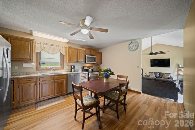 100 Forest Park Drive, Hendersonville, NC 28792