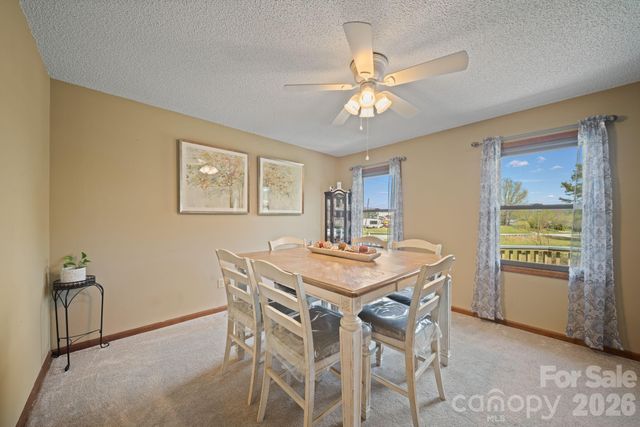 100 Forest Park Drive, Hendersonville, NC 28792