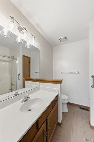 605 King Drive C, St Charles, MO 63303