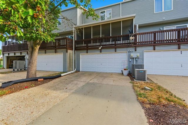 605 King Drive C, St Charles, MO 63303