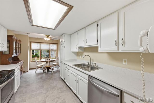 605 King Drive C, St Charles, MO 63303