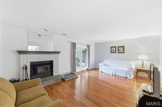 605 King Drive C, St Charles, MO 63303