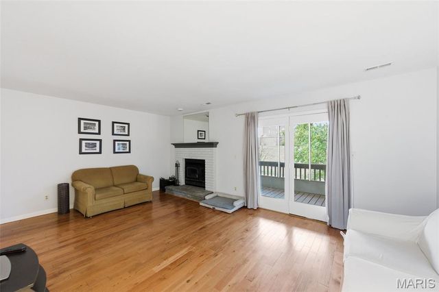 605 King Drive C, St Charles, MO 63303