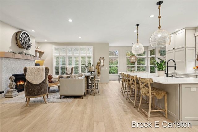 2062 W Glen Court, Norton Shores, MI 49441