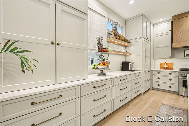 2062 W Glen Court, Norton Shores, MI 49441