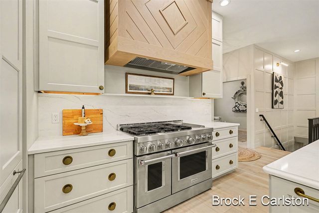 2062 W Glen Court, Norton Shores, MI 49441