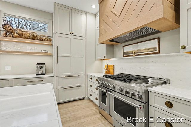 2062 W Glen Court, Norton Shores, MI 49441