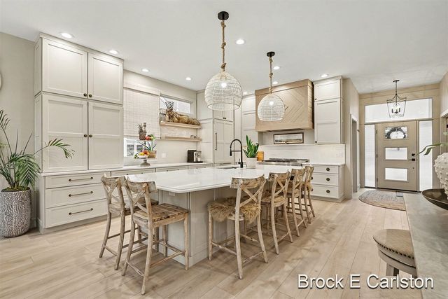 2062 W Glen Court, Norton Shores, MI 49441