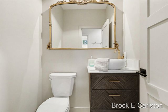 2062 W Glen Court, Norton Shores, MI 49441