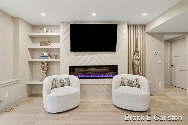 2062 W Glen Court, Norton Shores, MI 49441