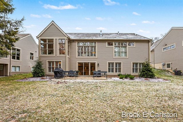 2062 W Glen Court, Norton Shores, MI 49441