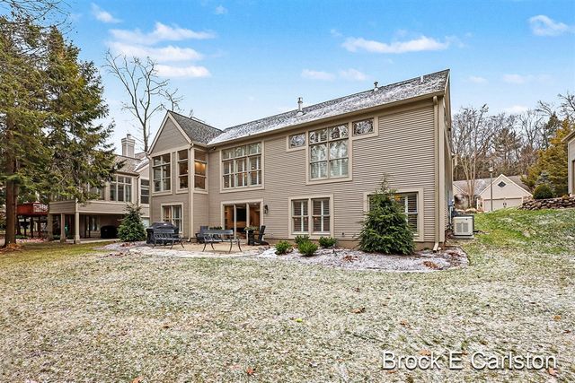 2062 W Glen Court, Norton Shores, MI 49441