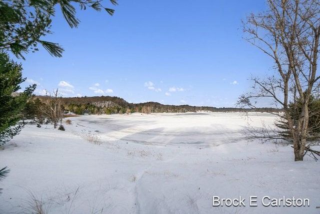 2062 W Glen Court, Norton Shores, MI 49441