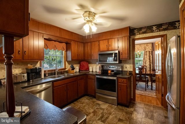 2912 RIDGE RD S, Martinsburg, WV 25403