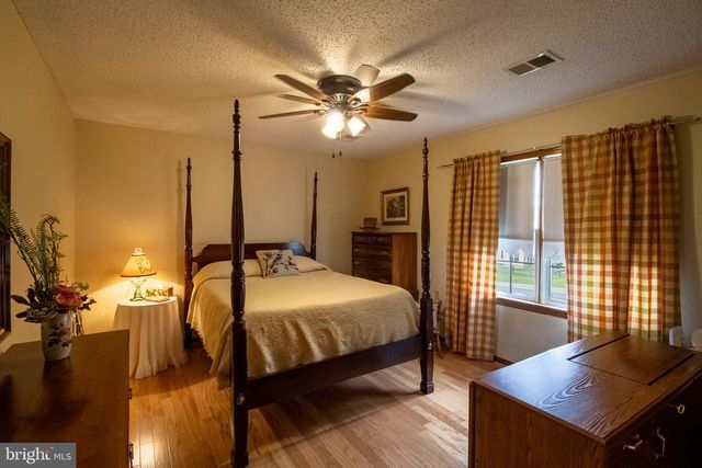 2912 RIDGE RD S, Martinsburg, WV 25403