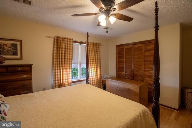 2912 RIDGE RD S, Martinsburg, WV 25403