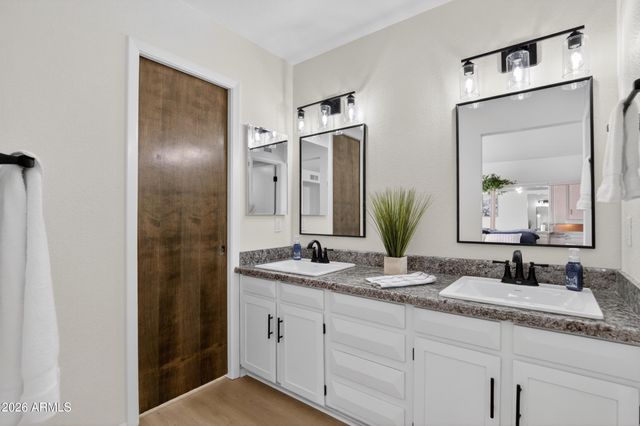 507 S CLEARVIEW Avenue, Mesa, AZ 85208