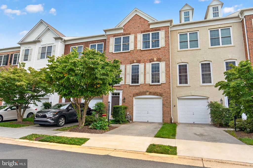 13719 MAPLE SUGAR LN, Herndon, VA 20171