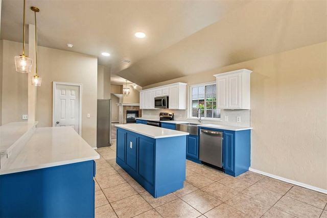 300 Ridge Lake Boulevard, Norman, OK 73071
