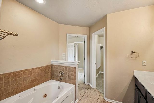 300 Ridge Lake Boulevard, Norman, OK 73071