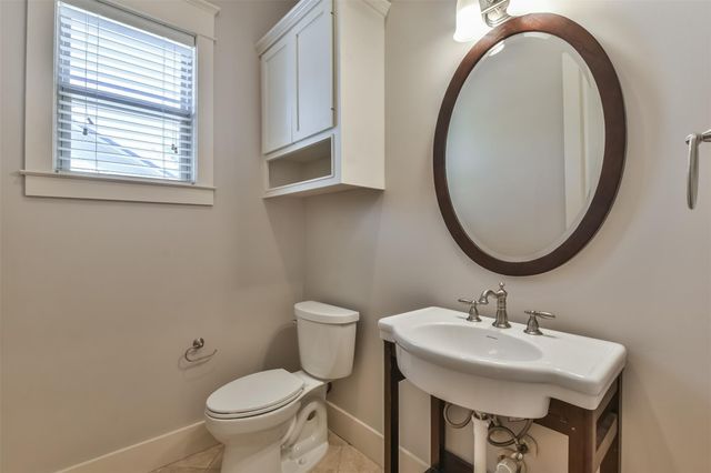 1030 W 16th Street A, Houston, TX 77008