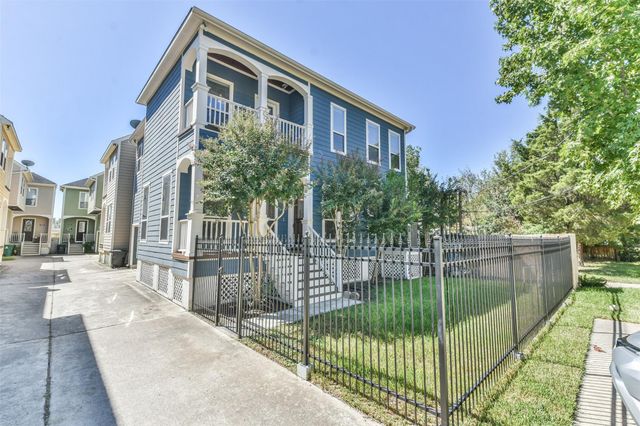 1030 W 16th Street A, Houston, TX 77008