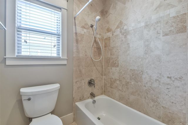 1030 W 16th Street A, Houston, TX 77008