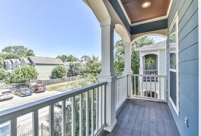 1030 W 16th Street A, Houston, TX 77008