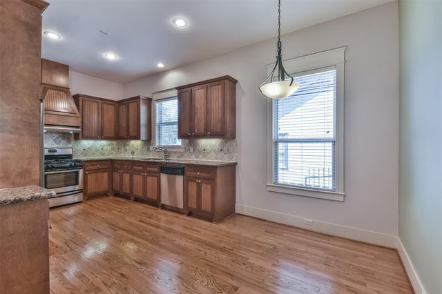 1030 W 16th Street A, Houston, TX 77008