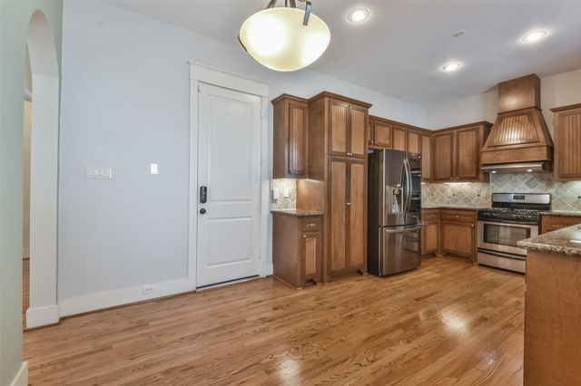 1030 W 16th Street A, Houston, TX 77008