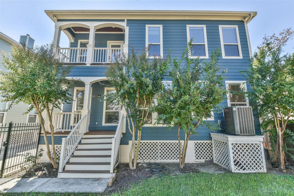 1030 W 16th Street A, Houston, TX 77008