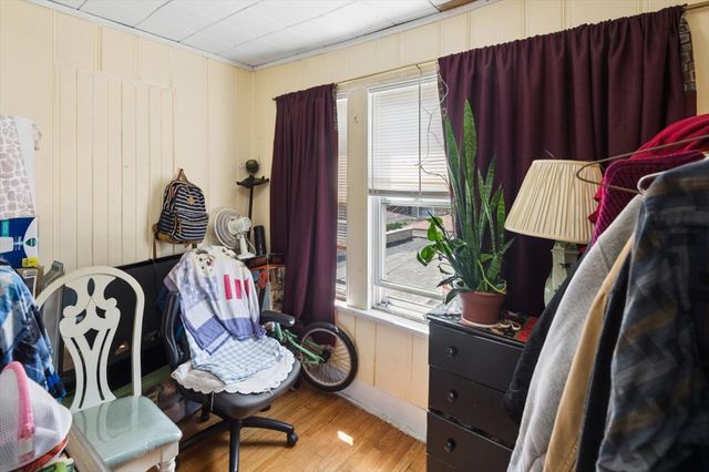 6630 N Maplewood Avenue, Chicago, IL 60645