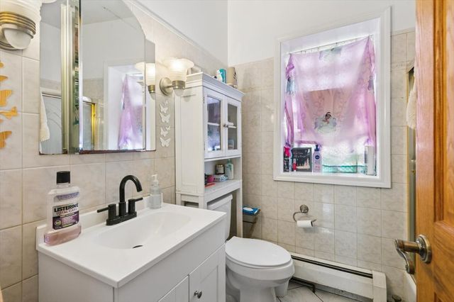 6630 N Maplewood Avenue, Chicago, IL 60645