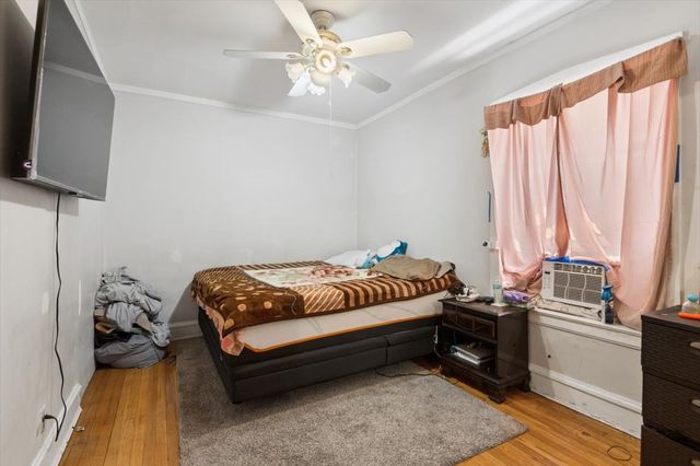 6630 N Maplewood Avenue, Chicago, IL 60645