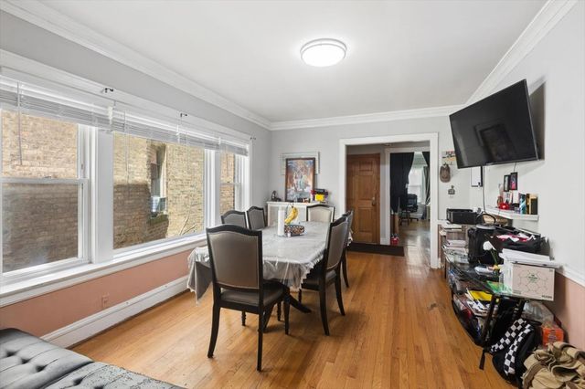 6630 N Maplewood Avenue, Chicago, IL 60645