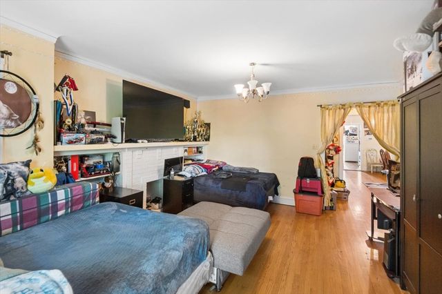 6630 N Maplewood Avenue, Chicago, IL 60645